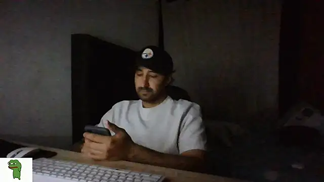Snapshot of coolfriki chatting on July 15, 1:33 am coolfriki online show from July 15, 1:33 am