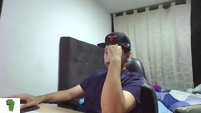 Snapshot of coolfriki chatting on July 17, 2:29 am coolfriki online show from July 17, 2:29 am