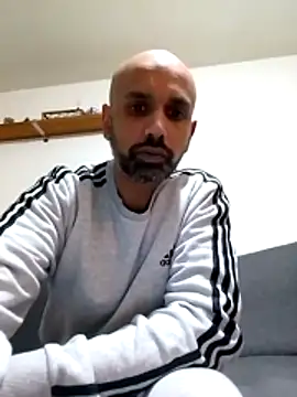 Snapshot of T1T012 chatting on January 6, 12:03 am T1T012 online show from January 6, 12:03 am