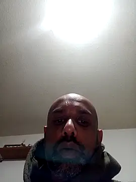 Snapshot of T1T012 chatting on April 4, 1:59 am T1T012 online show from April 4, 1:59 am