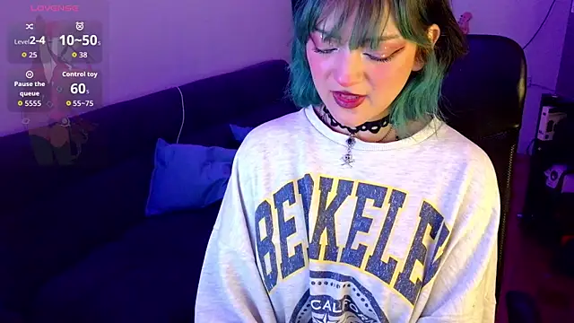 Snapshot of lucyliw chatting on October 9, 6:55 am lucyliw online show from October 9, 6:55 am