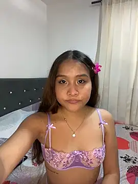 Snapshot of _lizzybrit_ chatting on October 6, 7:22 pm lizzybrit online show from October 6, 7:22 pm