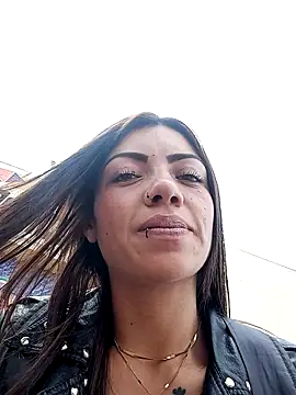 Snapshot of Saray_1-2 chatting on October 16, 6:20 pm Saray 1-2 online show from October 16, 6:20 pm