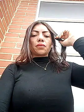 Snapshot of Saray_1-2 chatting on October 18, 7:03 pm Saray 1-2 online show from October 18, 7:03 pm