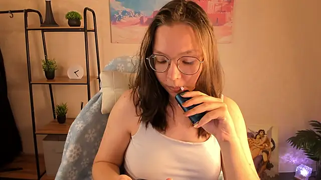 Nuura Moore online show from October 10, 1:04 am