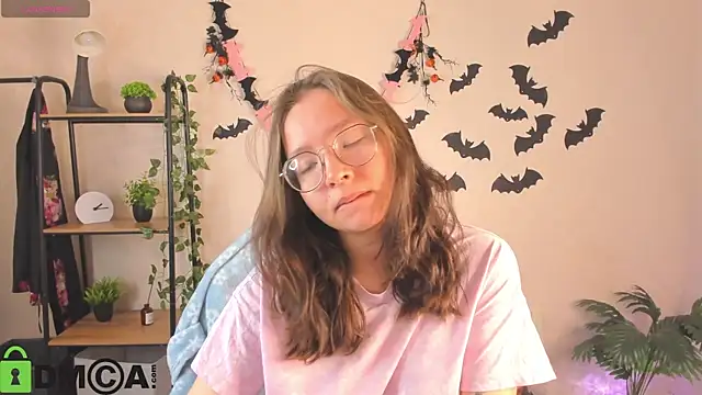 Nuura Moore online show from November 3, 12:46 am