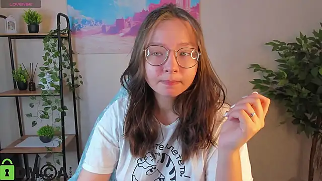 Nuura Moore online show from December 23, 1:03 am