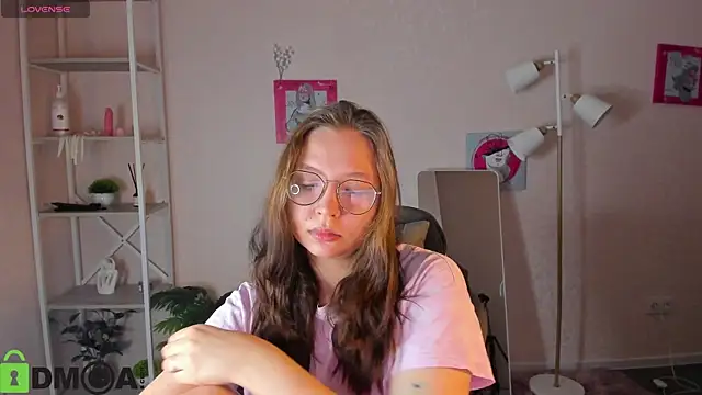 Nuura Moore online show from February 10, 1:10 am