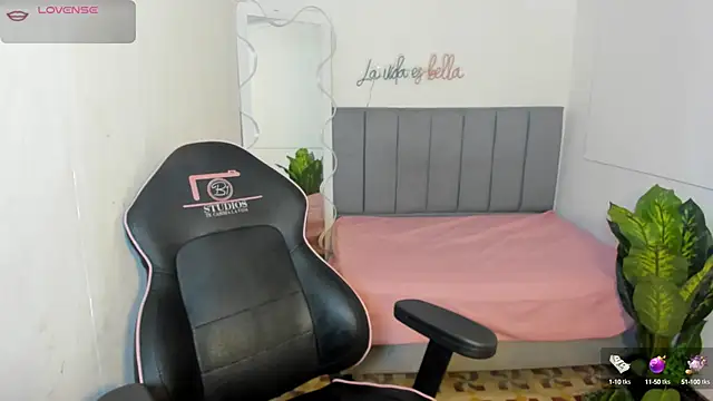 THIANA TAY online show from October 24, 1:57 am