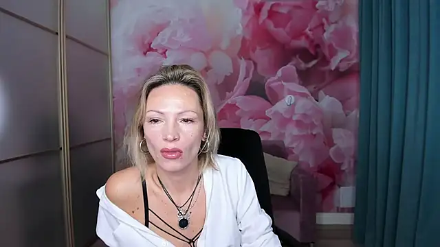 AlinaMoor online show from October 24, 5:48 am