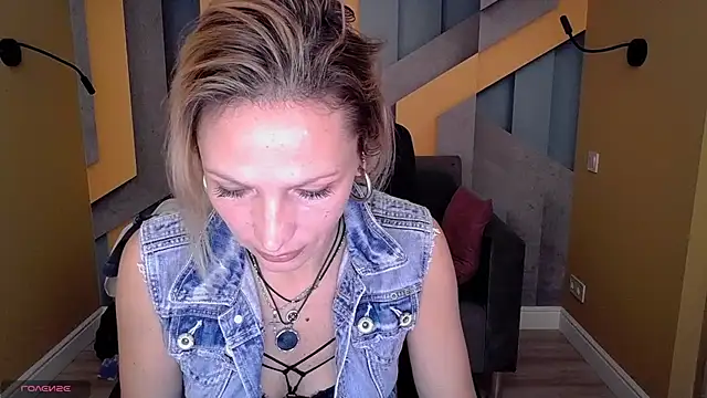 AlinaMoor online show from October 29, 6:59 am