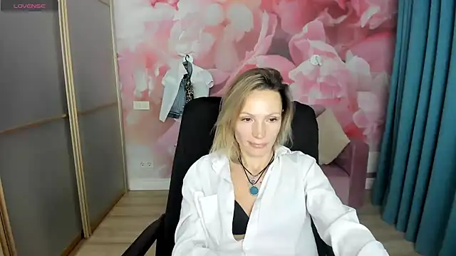 AlinaMoor online show from January 6, 5:33 am