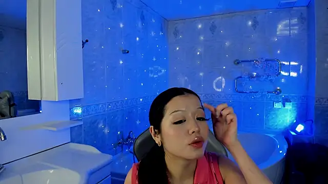 Snapshot of luvemily chatting on October 8, 7:39 am luvemily online show from October 8, 7:39 am