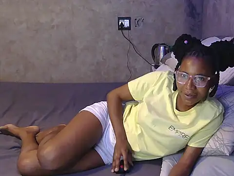 petite queenx online show from October 28, 2:42 pm