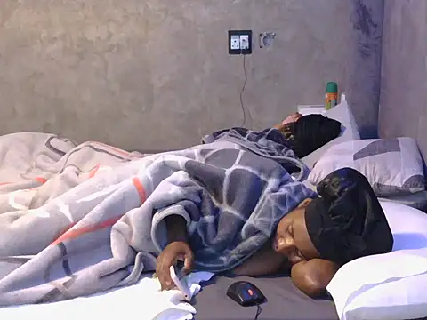 petite queenx online show from October 30, 6:26 am