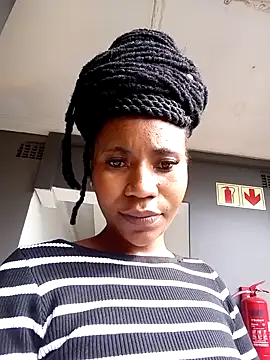 petite queenx online show from December 22, 1:30 pm