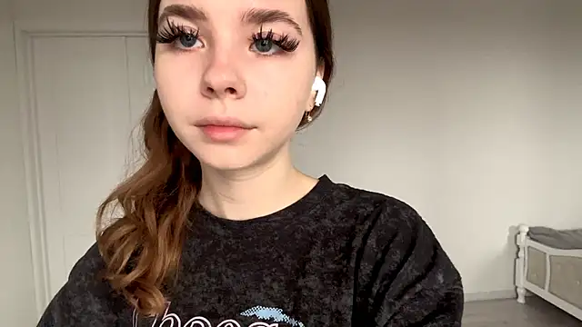 EhtelBiondi online show from December 1, 8:19 am