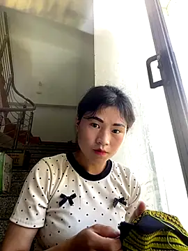 Snapshot of Mylinh- chatting on October 11, 1:38 am Mylinh- online show from October 11, 1:38 am