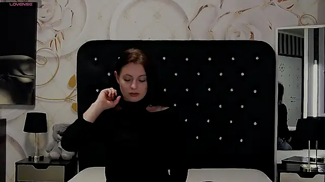 Snapshot of NicolleGrant chatting on October 8, 6:00 am NicolleGrant online show from October 8, 6:00 am