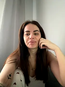 Snapshot of Bella-Flower chatting on October 31, 6:58 am Bella-Flower online show from October 31, 6:58 am