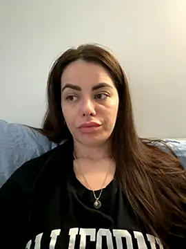 Snapshot of Bella-Flower chatting on November 2, 6:05 am Bella-Flower online show from November 2, 6:05 am