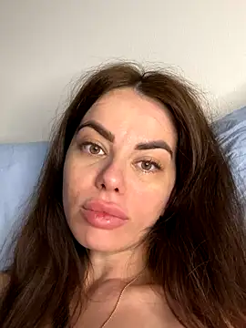 Snapshot of Bella-Flower chatting on November 3, 3:08 am Bella-Flower online show from November 3, 3:08 am