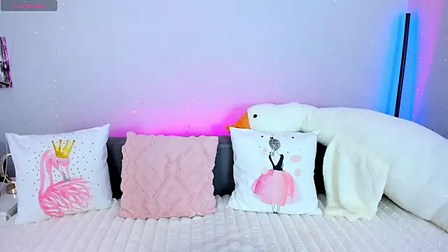 Evarey  online show from February 3, 5:16 am