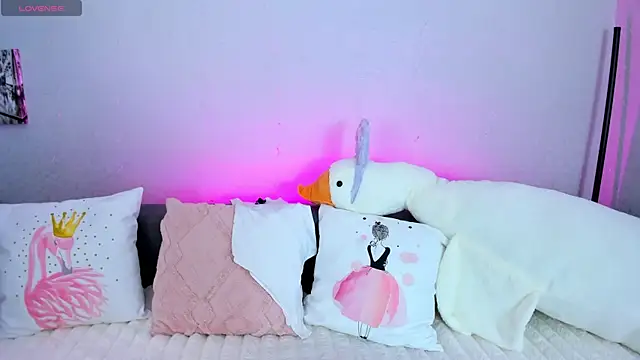 Evarey  online show from April 3, 4:32 am