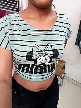 anshika0124 online show from October 31, 4:46 am