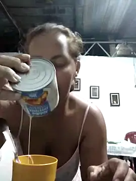 Snapshot of HousedDulse chatting on October 8, 2:31 am HousedDulse online show from October 8, 2:31 am
