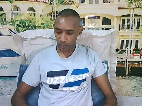 Snapshot of IndianMagicMike chatting on July 17, 5:29 pm IndianMagicMike online show from July 17, 5:29 pm