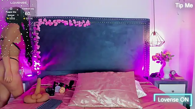 Emma Saylor online show from October 16, 7:04 pm