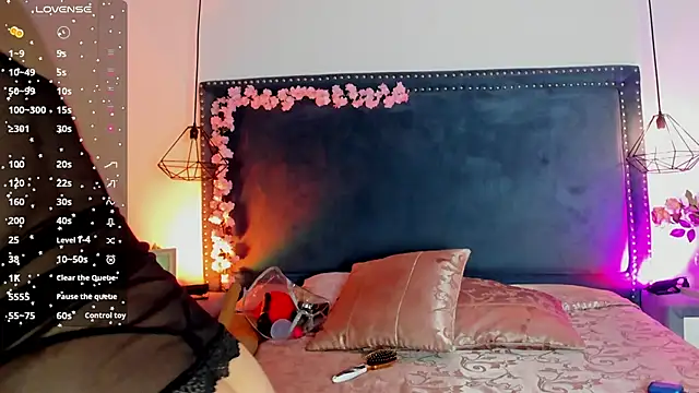 Emma Saylor online show from October 18, 7:58 pm