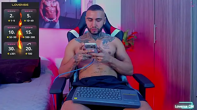 Snapshot of Danny_Willson chatting on March 5, 2:24 pm Danny Willson online show from March 5, 2:24 pm