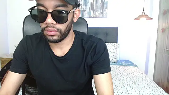 andresnoir  online show from February 11, 1:38 pm