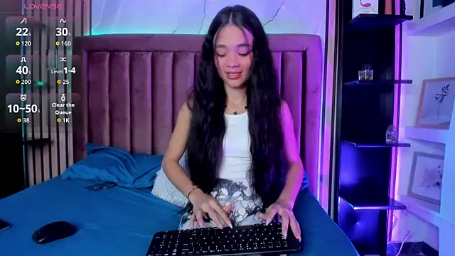 Isis Blaze online show from May 2, 3:33 am