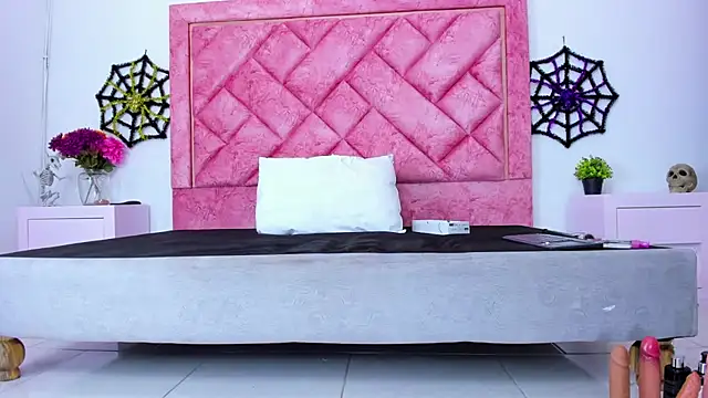 Bigasshott  online show from October 17, 7:05 pm