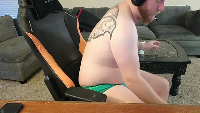 Snapshot of theballboy1 chatting on December 16, 12:54 pm theballboy1 online show from December 16, 12:54 pm