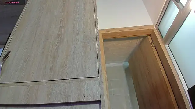 Snapshot of TianaGlow44 chatting on May 18, 11:27 am TianaGlow44 online show from May 18, 11:27 am