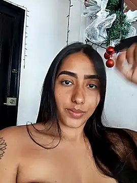 Snapshot of Queen_sofya chatting on December 16, 5:51 pm Queen sofya online show from December 16, 5:51 pm