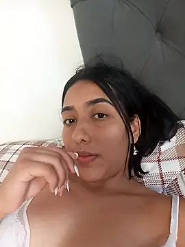 Snapshot of Queen_sofya chatting on March 17, 6:44 pm Queen sofya online show from March 17, 6:44 pm