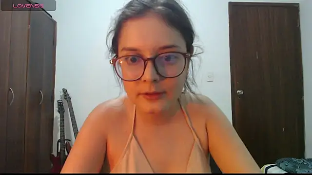 CarlaLorez online show from December 3, 1:02 am