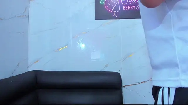 Little nicoll online show from January 6, 11:18 pm