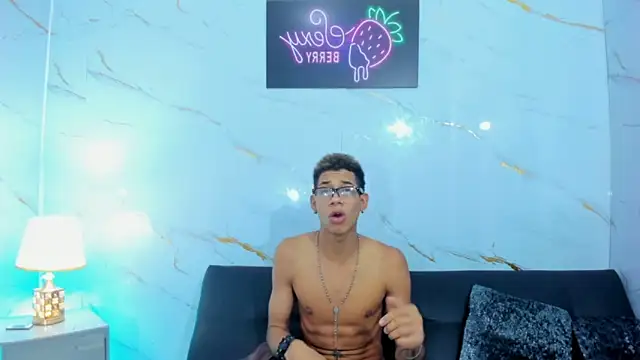 Little nicoll online show from February 23, 11:24 pm