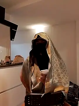 Snapshot of loubnarabb chatting on November 1, 8:00 pm loubnarabb online show from November 1, 8:00 pm