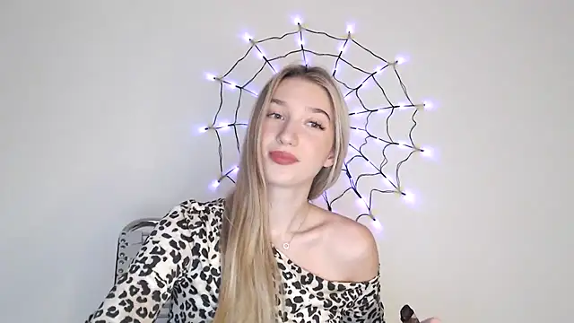 Snapshot of Lucyreeel_ chatting on October 22, 1:55 pm Lucyreeel online show from October 22, 1:55 pm