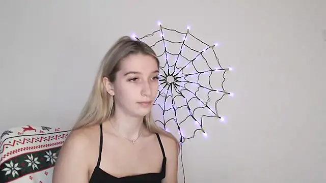 Snapshot of Lucyreeel_ chatting on October 28, 12:30 pm Lucyreeel online show from October 28, 12:30 pm