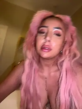 Snapshot of zara_bellexx chatting on December 21, 3:35 am zara bellexx online show from December 21, 3:35 am