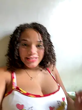 Snapshot of Bombomziin chatting on October 18, 3:35 pm Bombomziin online show from October 18, 3:35 pm