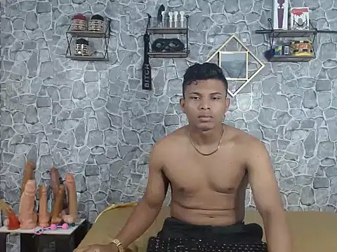 tylersmit00 online show from October 11, 8:29 pm